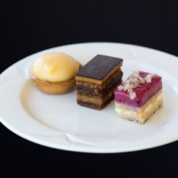 Assorted mini pastries - Dessert bites