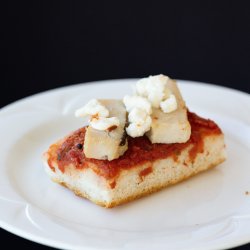 Cold pizza with grilled chicken and goat cheese - Savory break