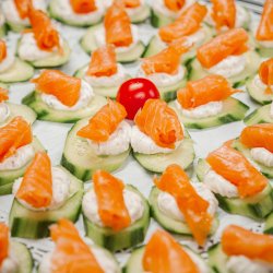 Cucumber, cheese and smoked salmon - Entrées & Tapas