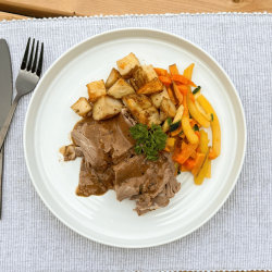 PAM - Rôti de boeuf, sauce poivrade et pommes de terre grelots - Prêt-à-manger Familial