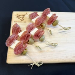 Bocconcini, strawberry and balsamic vinegar skewer - Entrées & Tapas