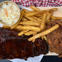 Combo ribs, fried chicken and fries - Poulet frit